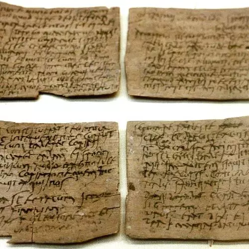 1068px roman writing tablet